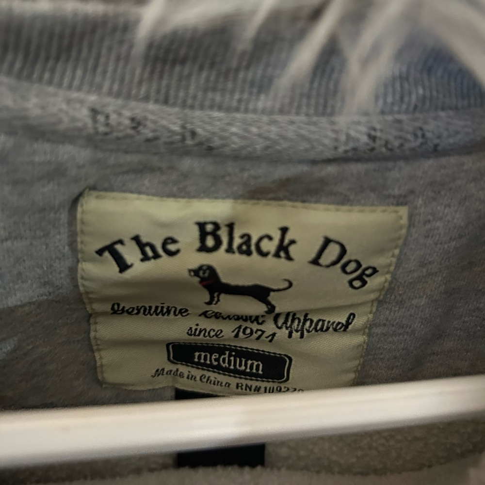 The Black Dog genuine, classic apparel size, medium boys, sweatshirt - Picture 6 of 8